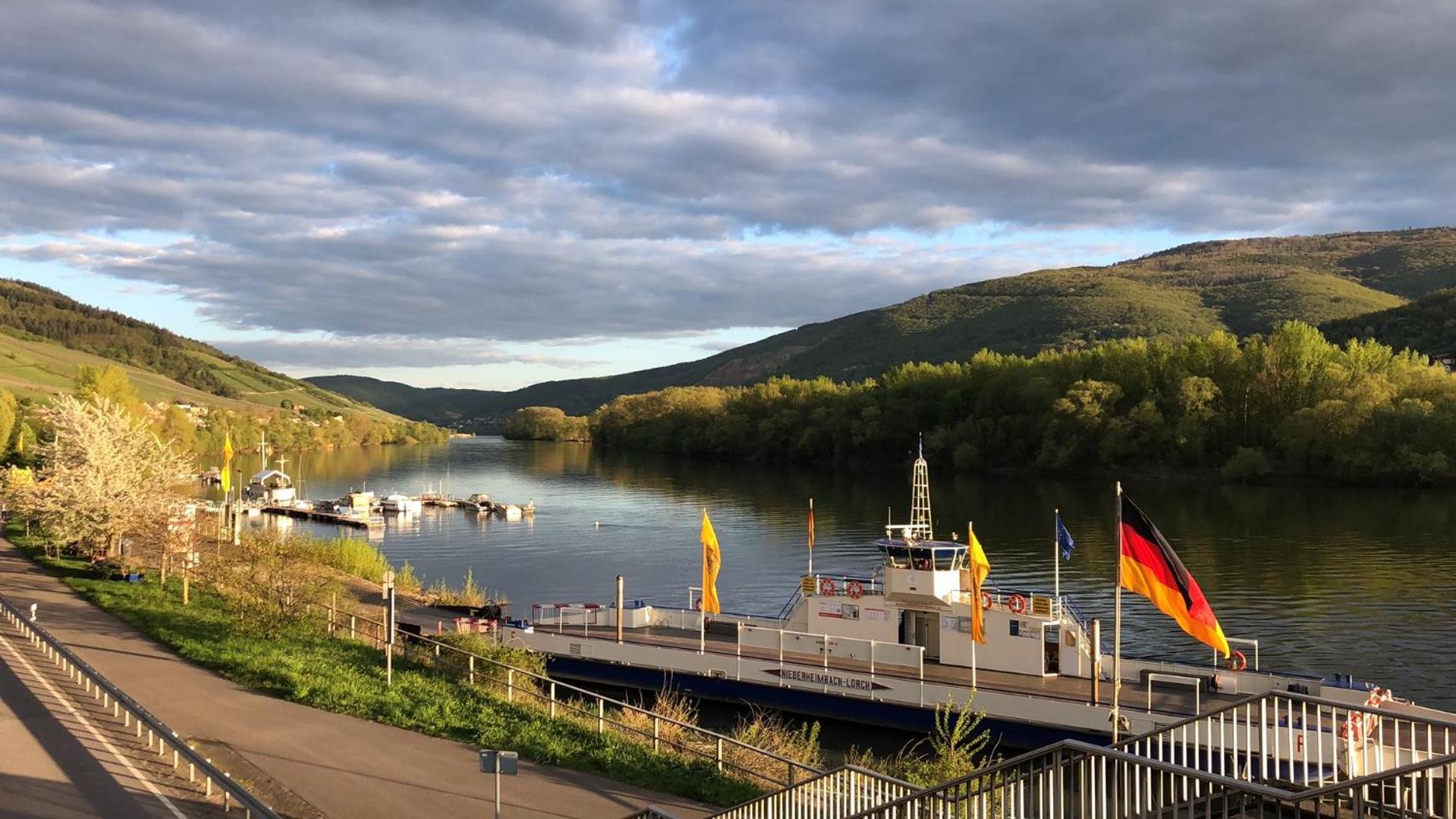 Rheinliebe Bistro Und Pension Lorch am Rhein Eksteriør bilde