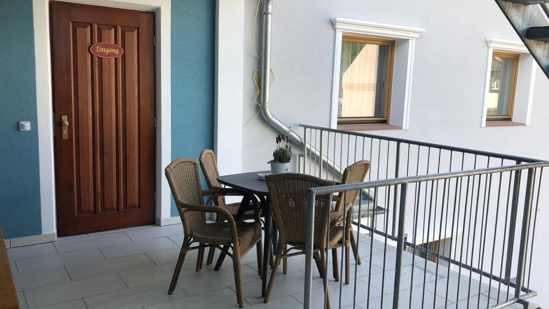 Rheinliebe Bistro Und Pension Lorch am Rhein Eksteriør bilde