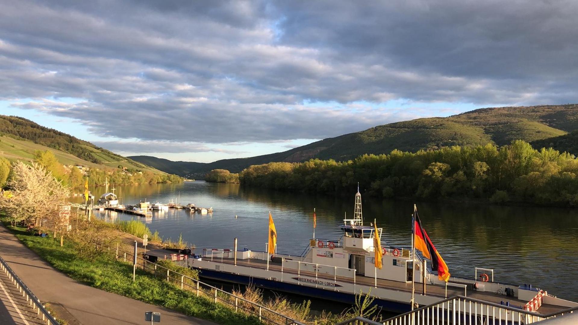 Rheinliebe Bistro Und Pension Lorch am Rhein Eksteriør bilde